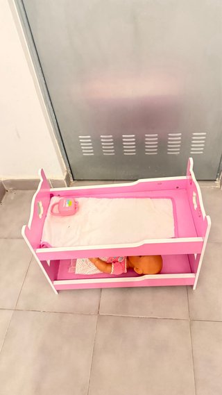 Cuna de muñecas rosa