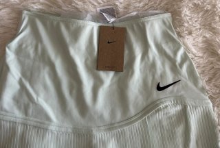 Falda Nike Verde Plisada