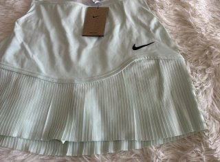 Falda Nike Verde Plisada