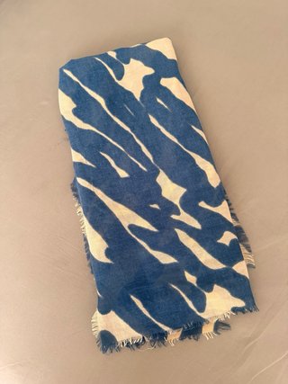 Pareo Parfois estampado azul y beige