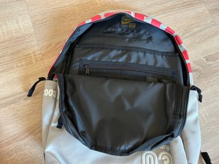 Mochila Superdry gris y roja