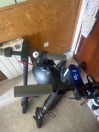 2 Patinetes Eléctricos + un casco