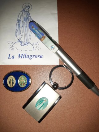 LOTE 4 ARTÍCULOS RELIGIOSOS VIRGEN LA MILAGROSA