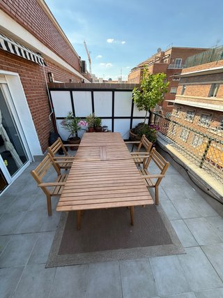 Mesa extensible de madera para exterior