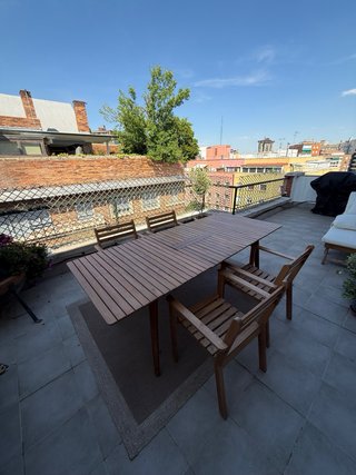 Mesa extensible de madera para exterior