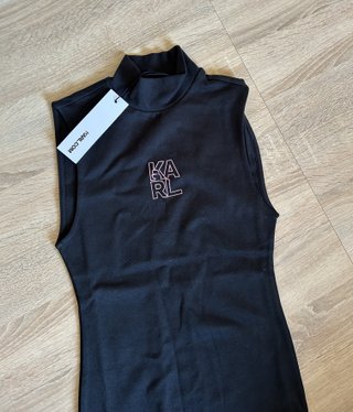 Top Karl Lagerfeld sin mangas cuello alto