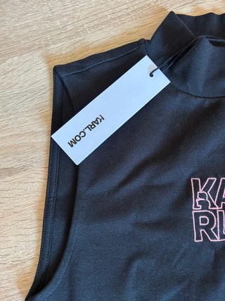 Top Karl Lagerfeld sin mangas cuello alto