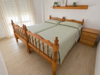 Camas individuales de madera 90cm + colchón
