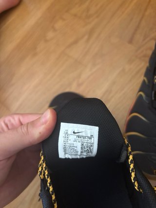 Nike Air Max TN Negro y Dorado