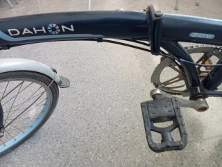 Bici plegable Dahon SUV azul con portaequipajes