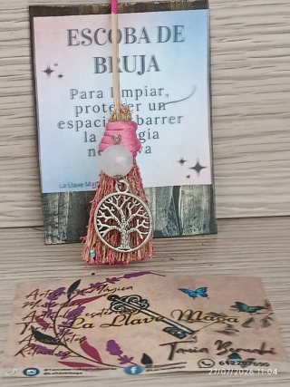 Amuleto escoba de bruja para sanar  el amor