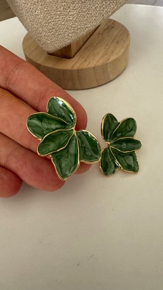Orecchini fiore verde metallo dorato