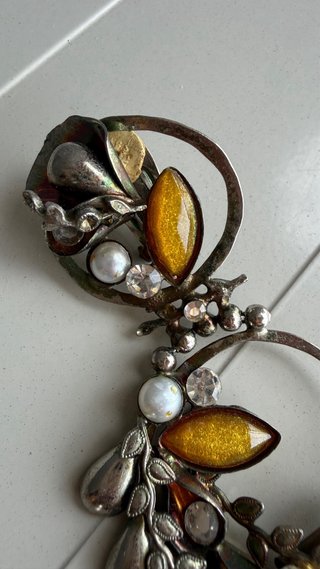 Orecchini pendenti design floreale