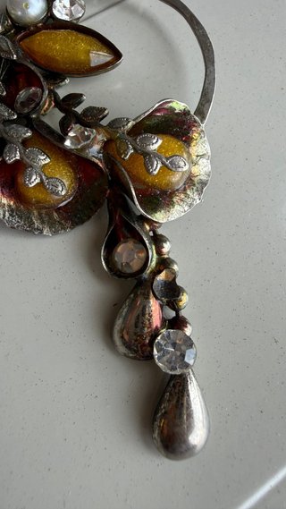 Orecchini pendenti design floreale