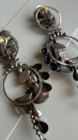 Orecchini pendenti design floreale