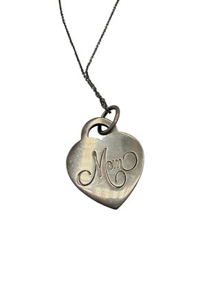 Collar Tiffany & Co. Corazón Mom