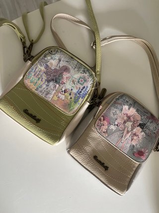 Lote de bolsos y mochila infantil
