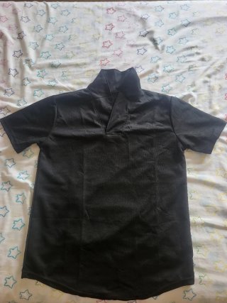 Camisa negra cuello mao manga corta