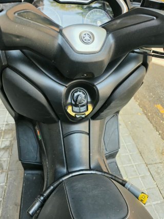 Yamaha XMAX 125  ABS 2020 - Negro Mate y Oro
