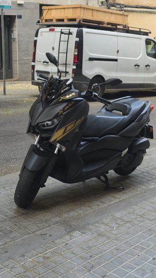 Yamaha XMAX 125  ABS 2020 - Negro Mate y Oro