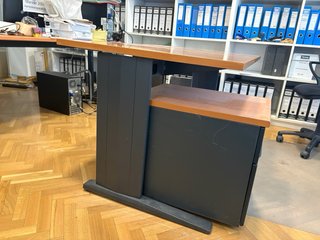 Mesas de oficina con cajoneras