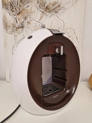 Cafetera Dolce Gusto Blanca y Marrón