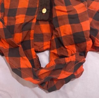Camisa de cuadros roja y negra