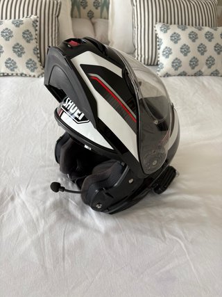 Casco SHOEI NEOTEC con CARDO Packtalk Bold