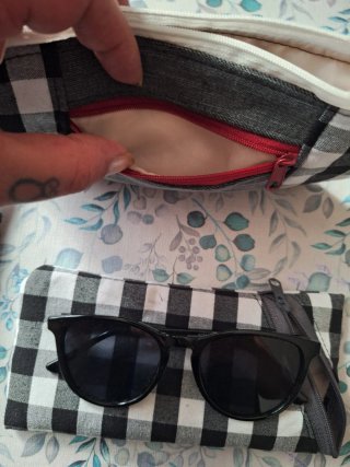Neceser y funda gafas cuadros