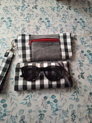 Neceser y funda gafas cuadros