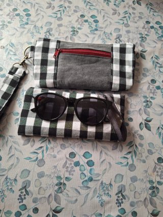 Neceser y funda gafas cuadros