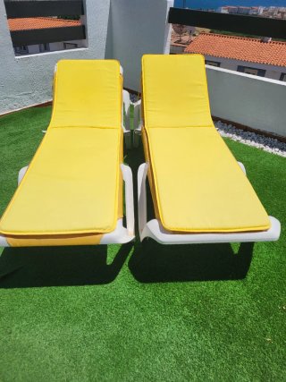 2 Tumbonas Amarillas con cojines perfecto estado