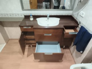 Mueble de baño de madera maciza