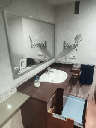 Mueble de baño de madera maciza