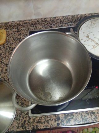 Olla grande de mtal