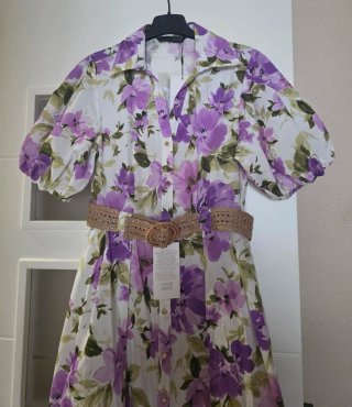 Vestido Zara floral morado y blanco