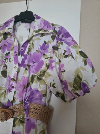 Vestido Zara floral morado y blanco