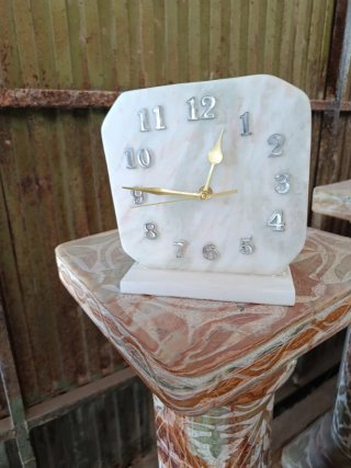 Reloj de mármol artesanal