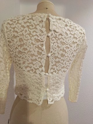 Top encaje blanco manga tres cuartos
