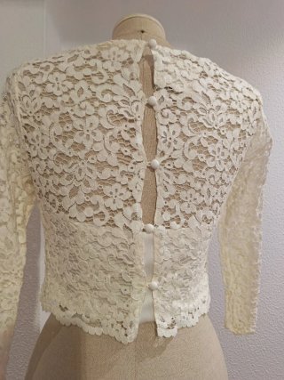 Top encaje blanco manga tres cuartos