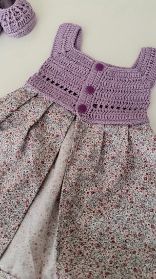 Conjunto bebé: vestido tela y crochet
