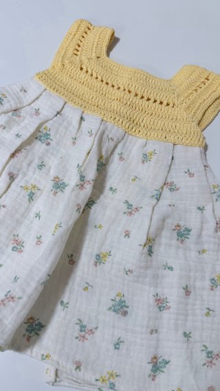 Conjunto bebé: vestido tela y crochet