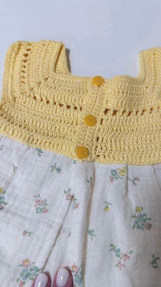 Conjunto bebé: vestido tela y crochet