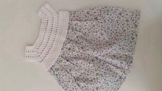 Conjunto bebé: vestido tela y crochet