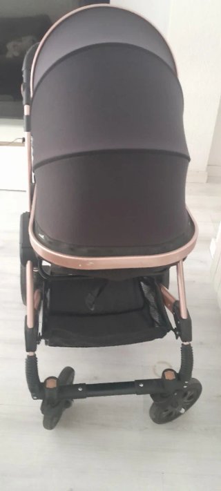 Carrito de bebé negro