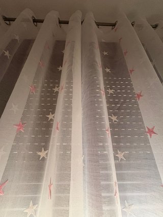 2 Cortinas blancas y rosas con estrellas