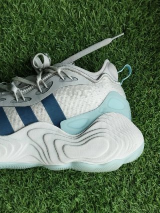 Adidas Trae Young 3 Talla 46 1/3