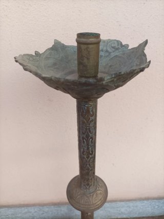 Candelabro antico da chiesa