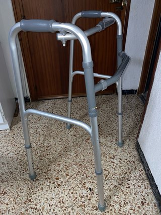 Andador Fijo y Plegable. Ortopedia.