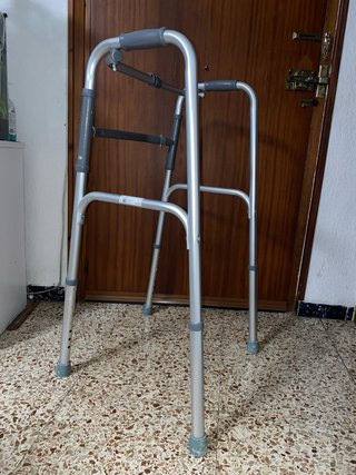 Andador Fijo y Plegable. Ortopedia.
